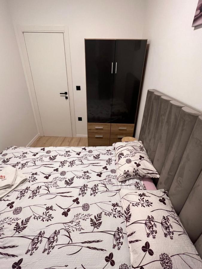 La Guardia Apartment