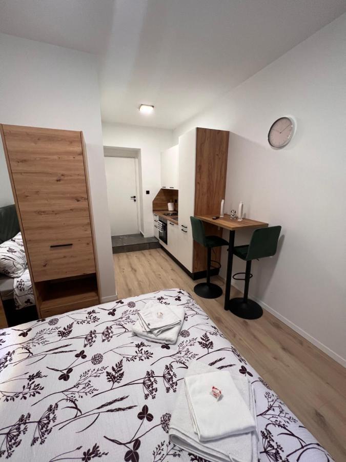 La Guardia Apartment *