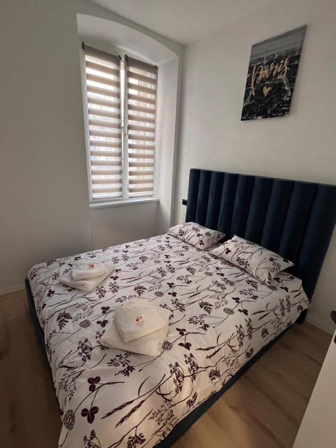 La Guardia Apartment