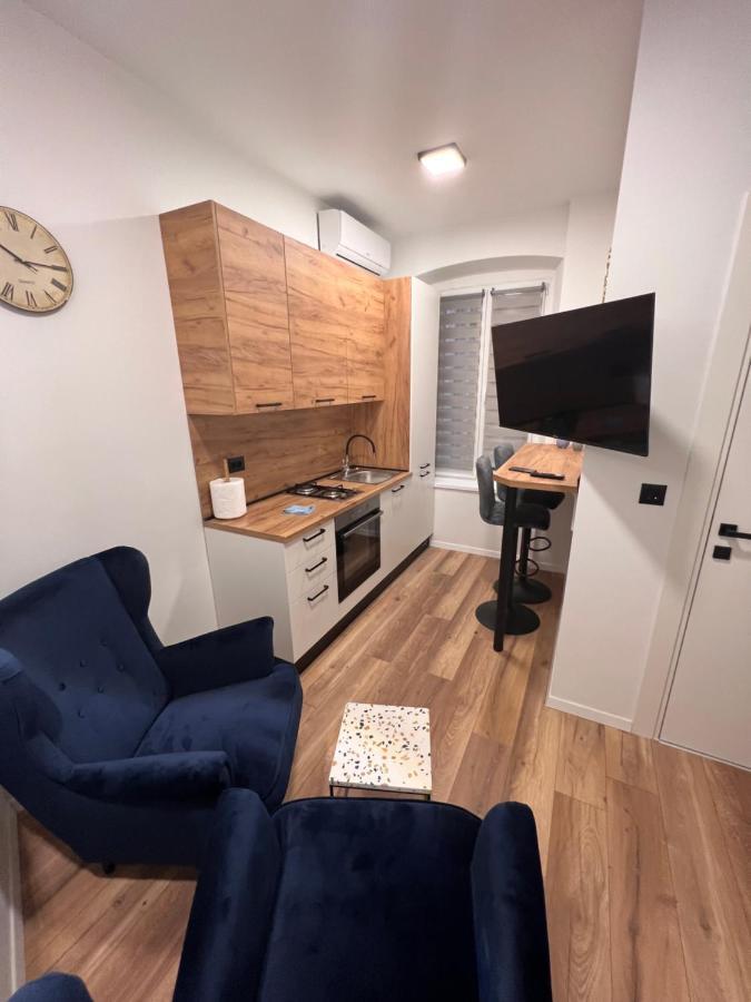 La Guardia Apartment