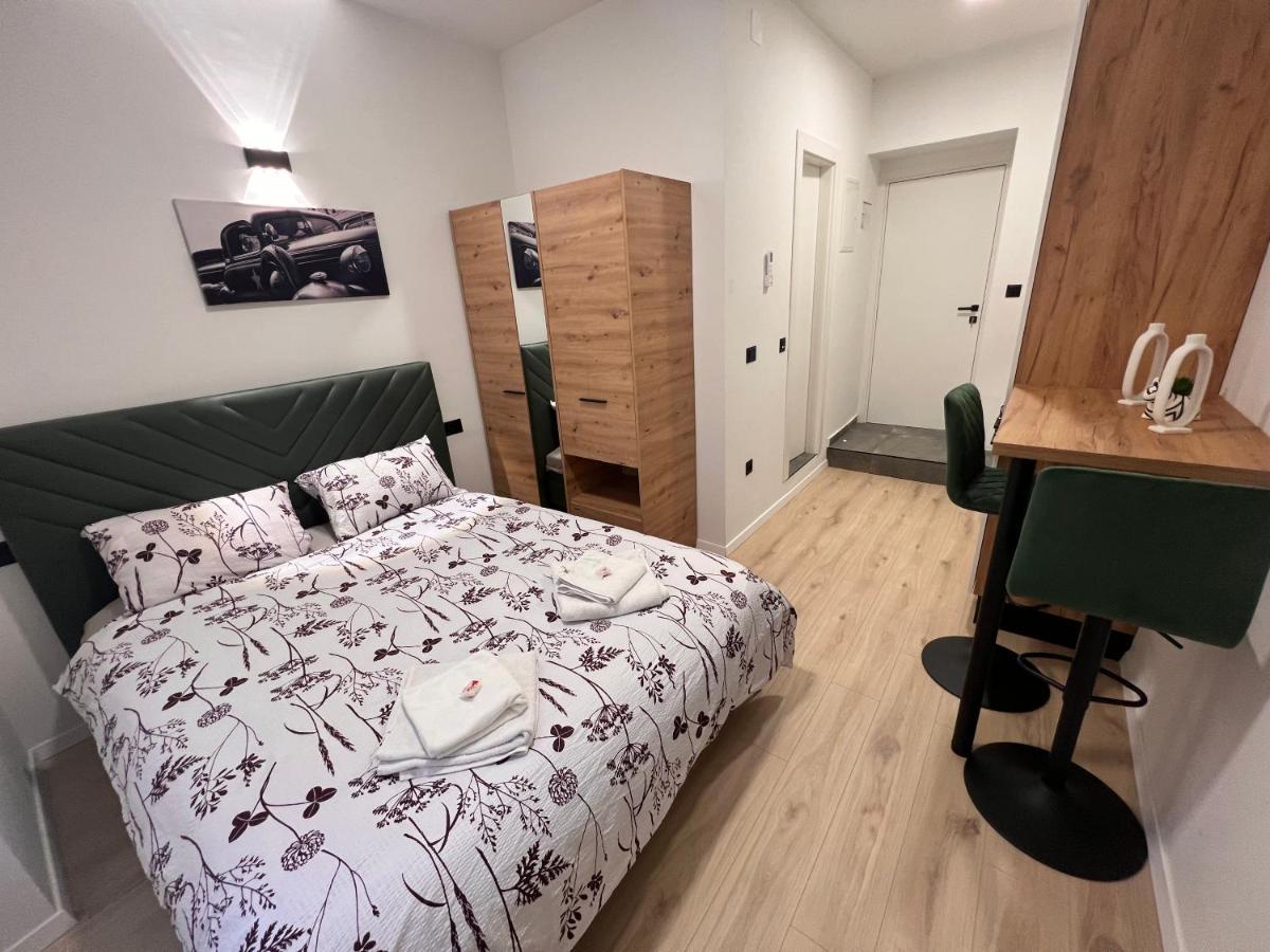 La Guardia Apartment *